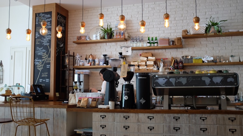 barista preparando café especial no Canto da Esquina